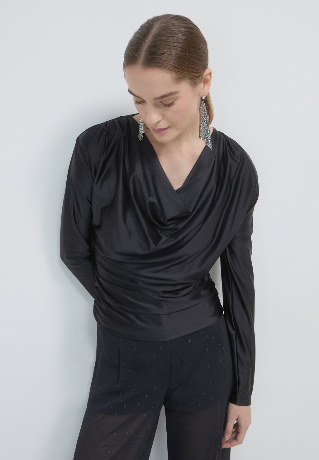 Топ с длинными рукавами Calliope, черный
Топ с длинными рукавами Calliope, черный