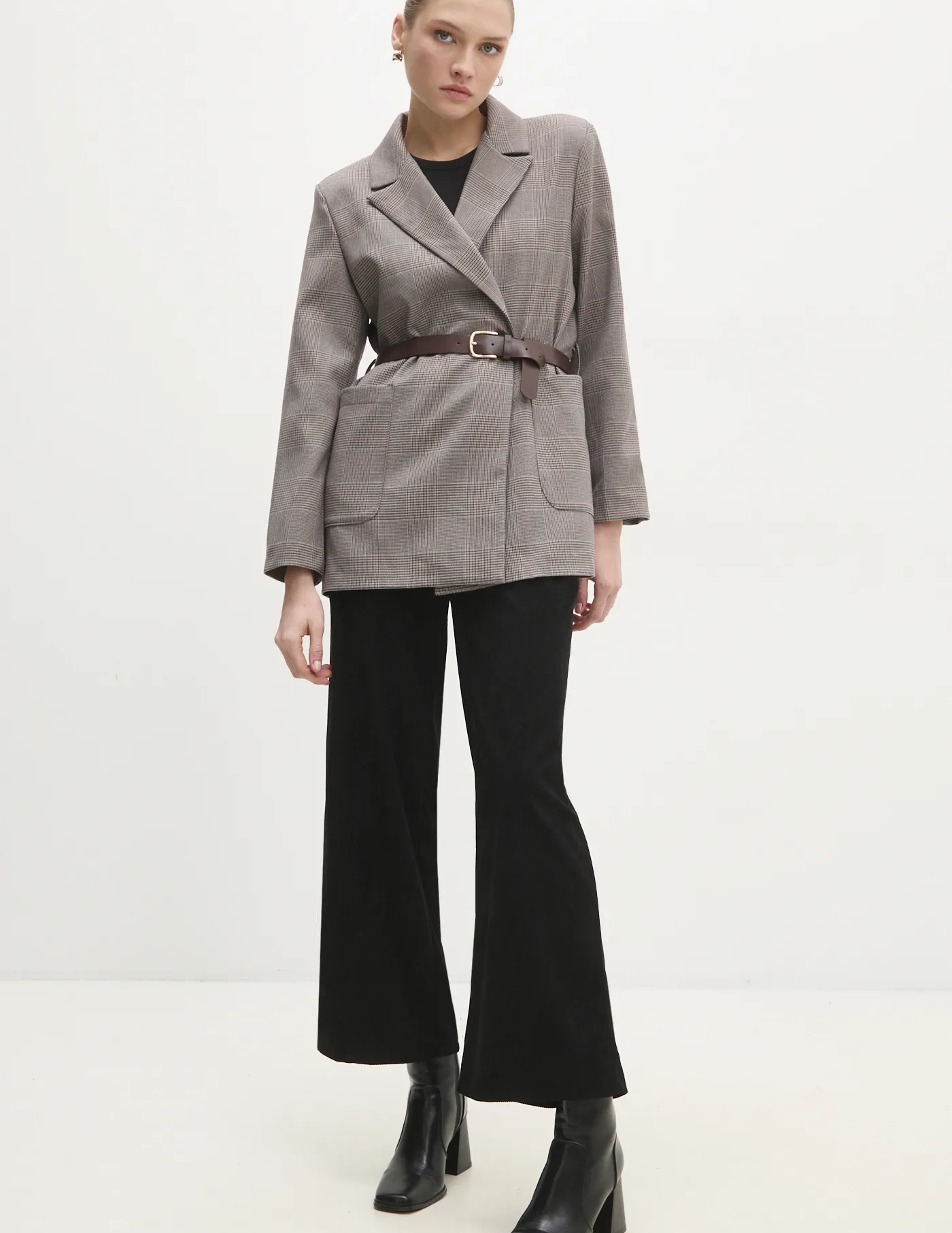 Блейзер Answear Lab, бежевый
Блейзер Answear Lab, бежевый