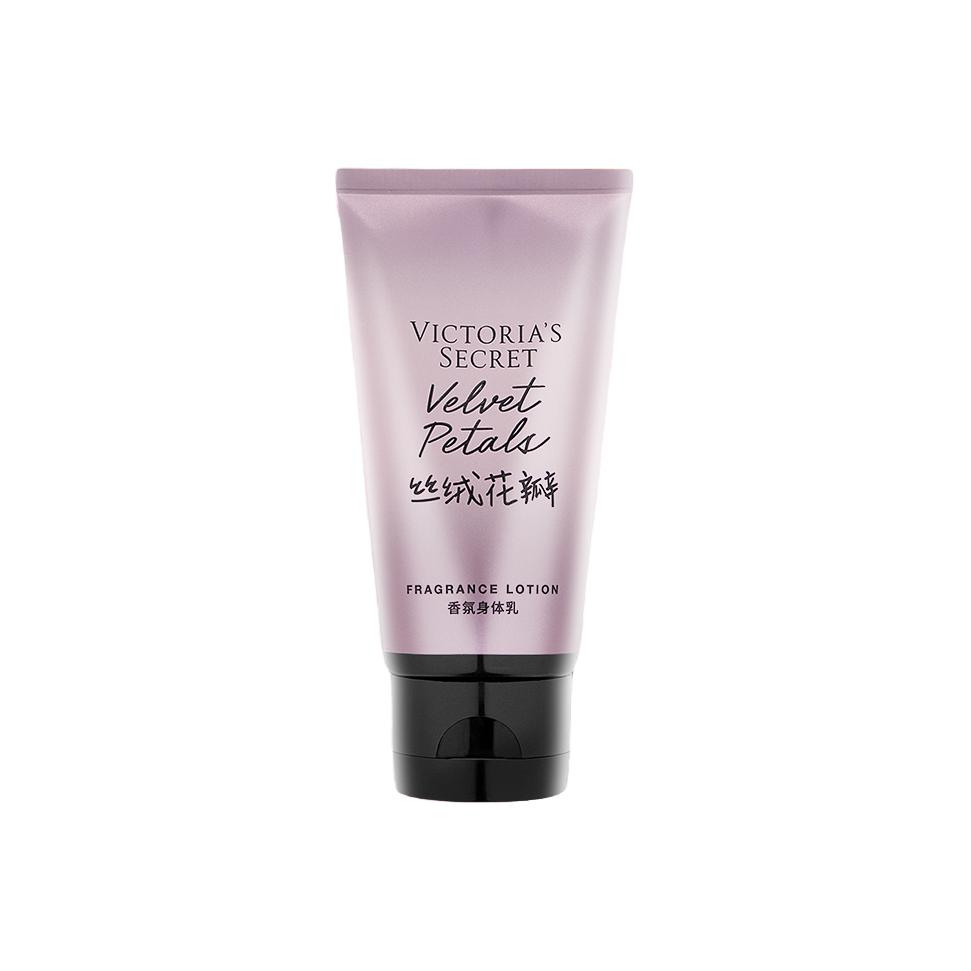 Увлажняющий лосьон для тела Water Kiss с ароматом воды, 75 мл Victoria'S Secret, velvet petal 75ml
Увлажняющий лосьон для тела Water Kiss с ароматом воды, 75 мл Victoria'S Secret, velvet petal 75ml