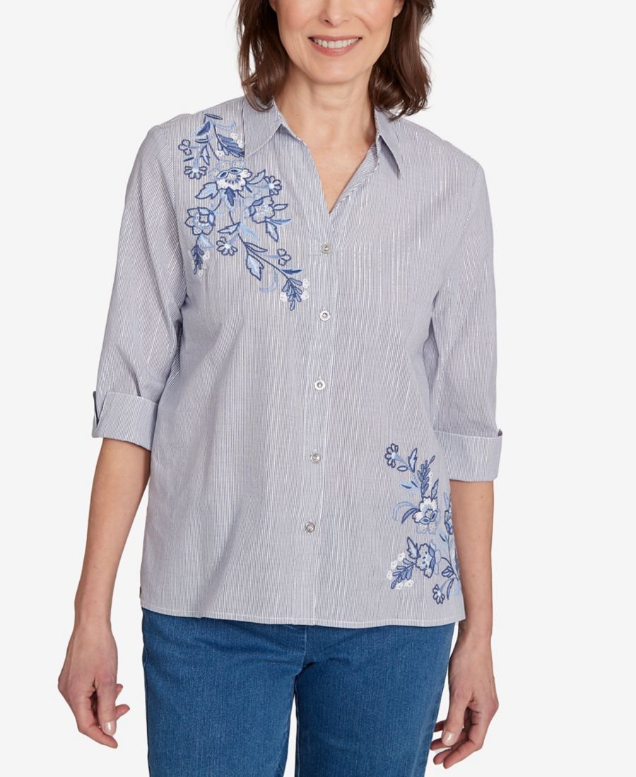 Классическая женская блузка с диагональным цветочным узором и металлизированной полосой, застежка на пуговицы спереди Alfred Dunner, Denim
Классическая женская блузка с диагональным цветочным узором и металлизированной полосой, застежка на пуговицы спереди Alfred Dunner, Denim