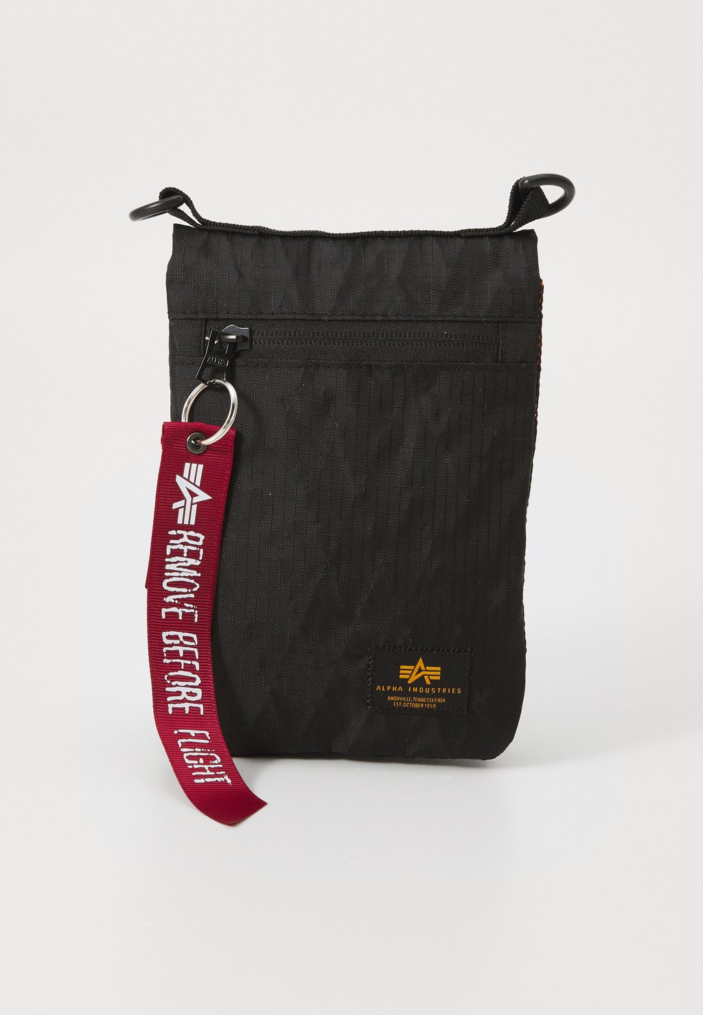 Сумка через плечо TRAVEL SLING BAG UNISEX Alpha Industries, черный 
Сумка через плечо TRAVEL SLING BAG UNISEX Alpha Industries, черный