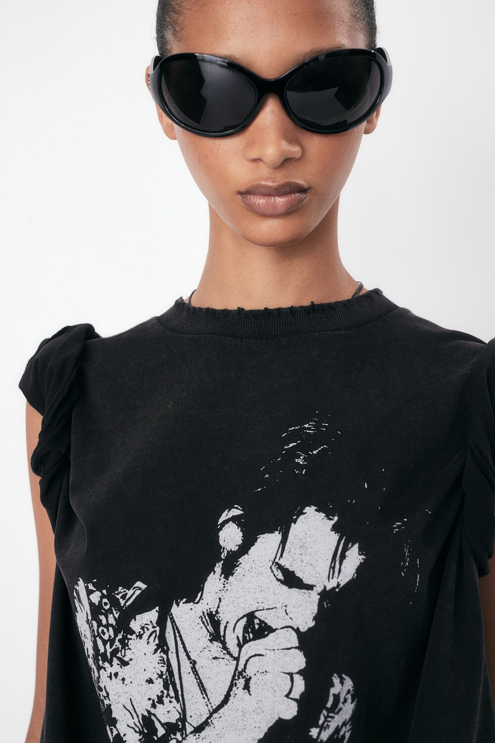 Футболка оверсайз с принтом H&M, черный
Футболка оверсайз с принтом H&M, черный