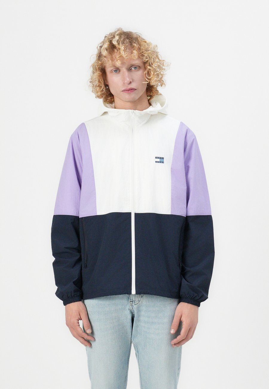 Куртка Tommy Jeans CHICAGO WINDBREAKER, Dark Night Navy/Multi Coloured/Blue
Куртка Tommy Jeans CHICAGO WINDBREAKER, Dark Night Navy/Multi Coloured/Blue