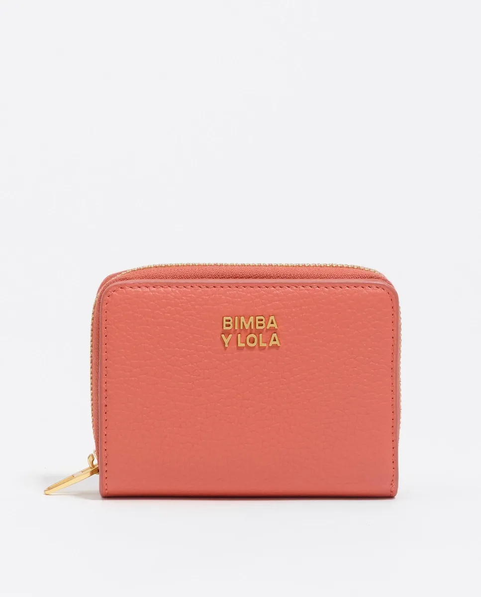 Женский кошелек на молнии из кожи цвета жевательной резинки Bimba y Lola
Женский кошелек на молнии из кожи цвета жевательной резинки Bimba y Lola
