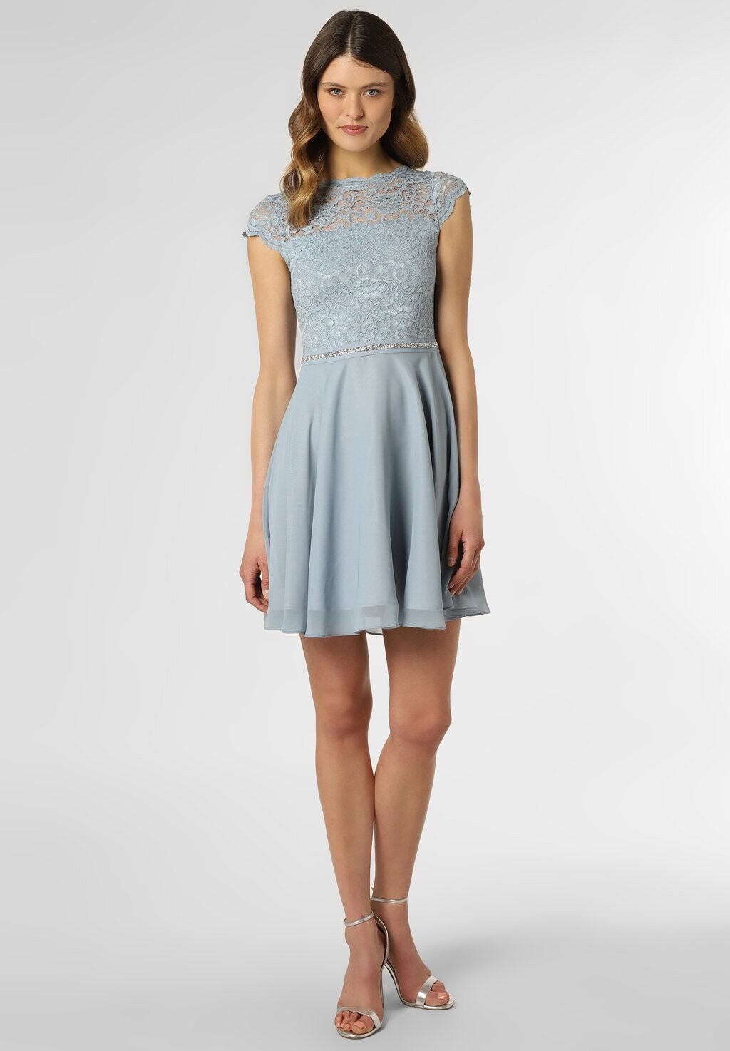 Элегантное платье Swing
Элегантное платье Swing