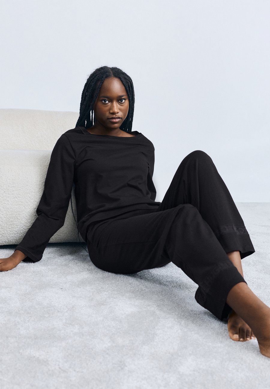 Пижамный комплект HUGO LOGO LONG, Black
Пижамный комплект HUGO LOGO LONG, Black