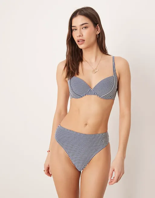 Плавки бикини цвета индиго с высокой талией и завышенной талией ASOS DESIGN Scarlet Stripe Azores
Плавки бикини цвета индиго с высокой талией и завышенной талией ASOS DESIGN Scarlet Stripe Azores