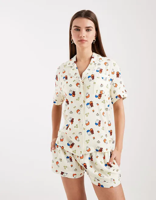 Желтая рубашка и короткая пижама Daisy Street x Miffy в тон
Желтая рубашка и короткая пижама Daisy Street x Miffy в тон