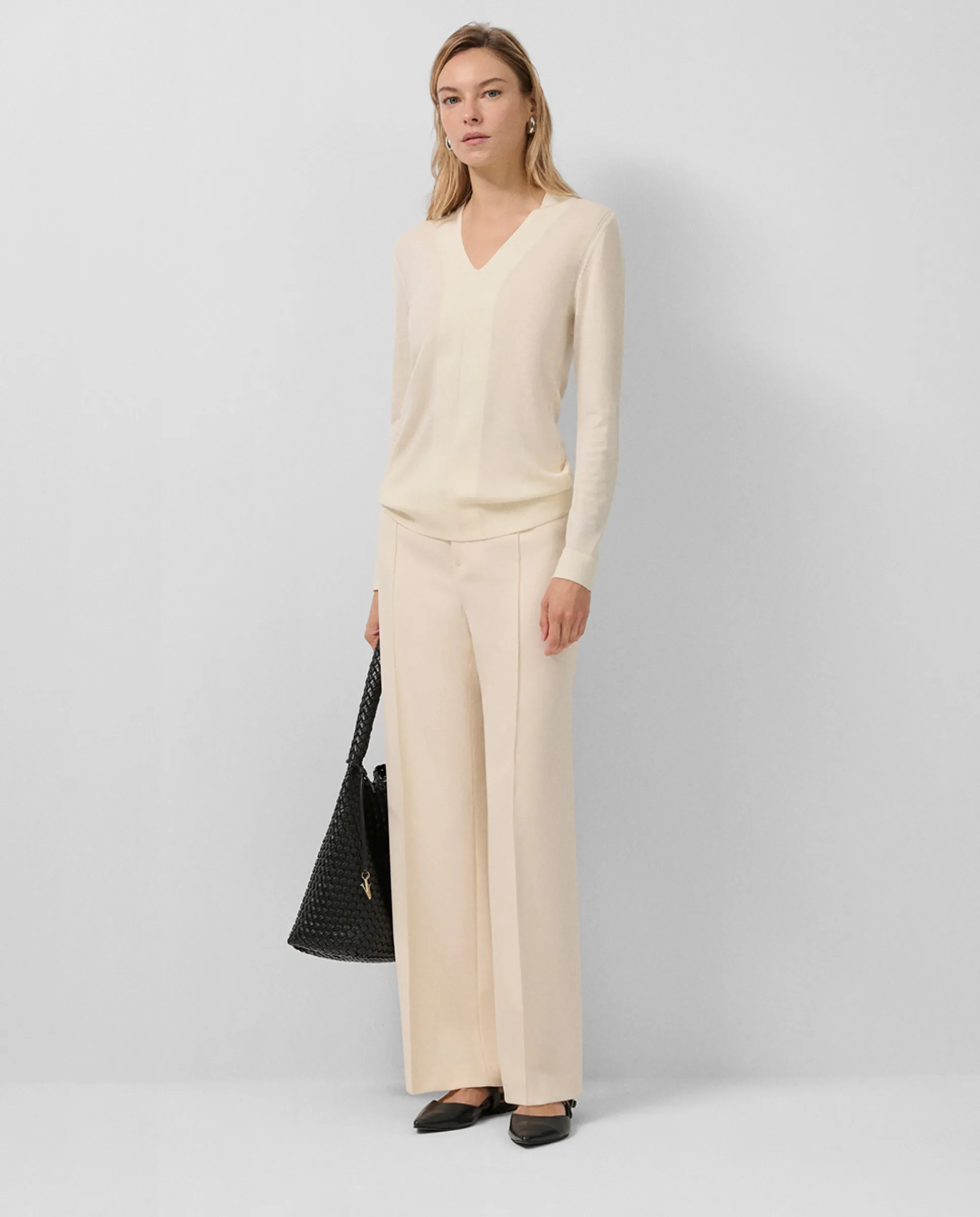 Женский джемпер с V-образным вырезом из тонкой шерсти Roberto Verino, пастельно-розовый
Женский джемпер с V-образным вырезом из тонкой шерсти Roberto Verino, пастельно-розовый