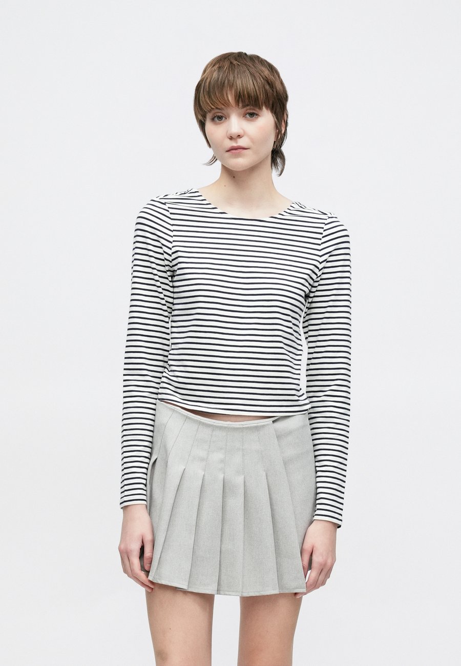 Топ ONLY ONLKISS LIFE OPEN, Cloud Dancer/Navy Blazer/Dark Blue
Топ ONLY ONLKISS LIFE OPEN, Cloud Dancer/Navy Blazer/Dark Blue