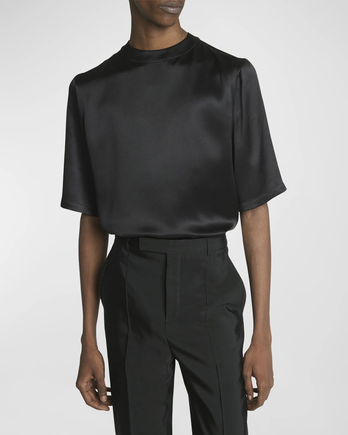 Мужская футболка из атласного крепа Saint Laurent, цвет Nero
Мужская футболка из атласного крепа Saint Laurent, цвет Nero