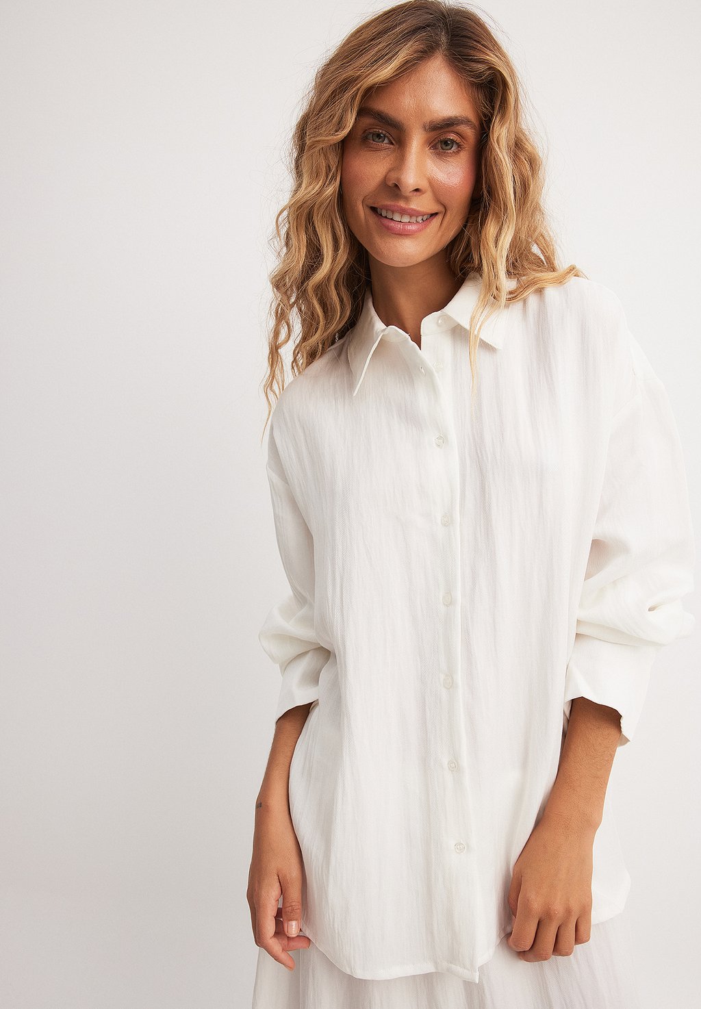 Блузка на пуговицах NA-KD, белый
Блузка на пуговицах NA-KD, белый