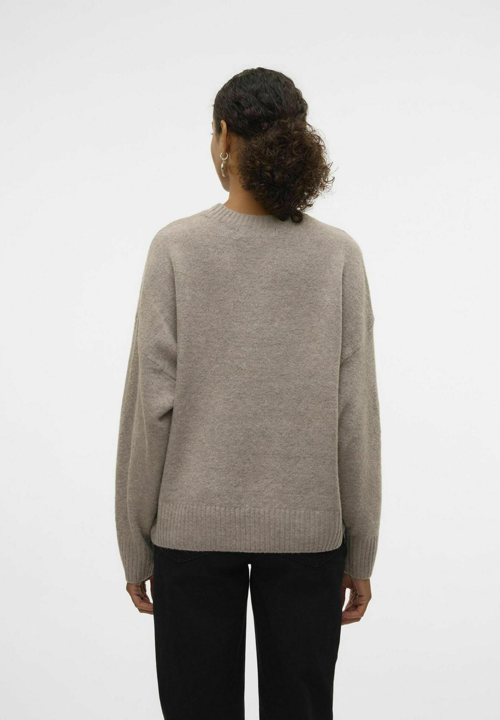 Джемпер GESCHNITTEN RUNDHALS Vero Moda, серый 
Джемпер GESCHNITTEN RUNDHALS Vero Moda, серый