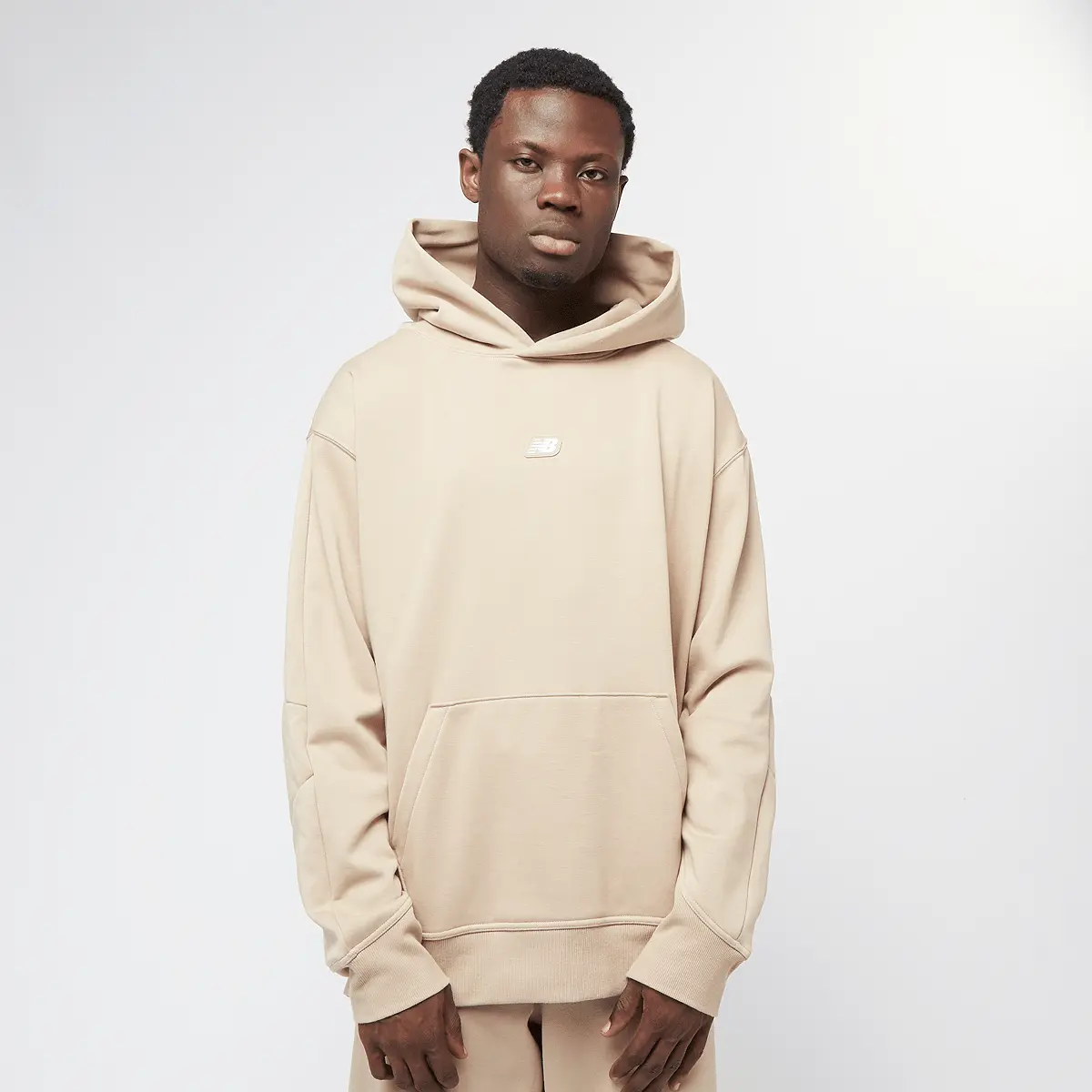 Худи New Balance Hoops Uniform, бежевый 
Худи New Balance Hoops Uniform, бежевый