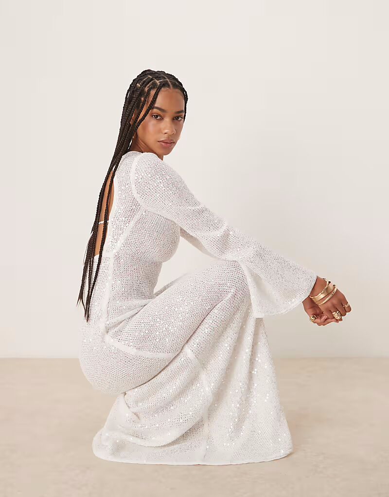 Платье макси Six Stories с длинными рукавами, пайетками и шлейфом белого цвета
Платье макси Six Stories с длинными рукавами, пайетками и шлейфом белого цвета