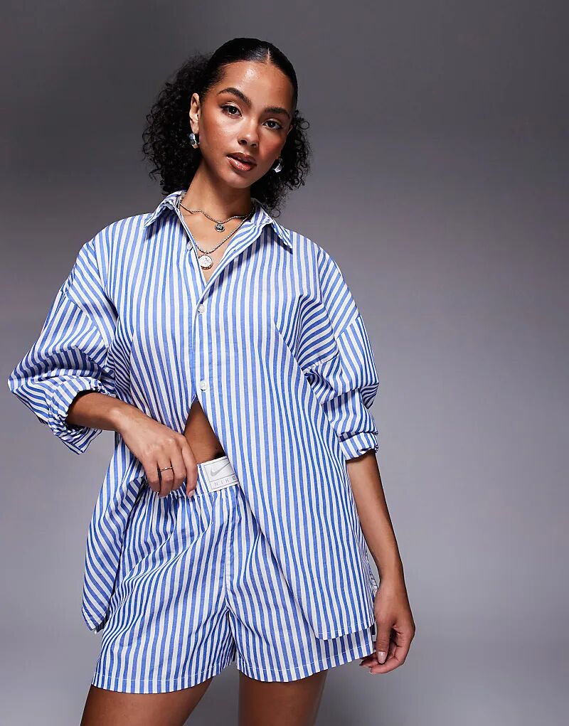 Поплиновые шорты Nike Stripe синего и белого цветов
Поплиновые шорты Nike Stripe синего и белого цветов