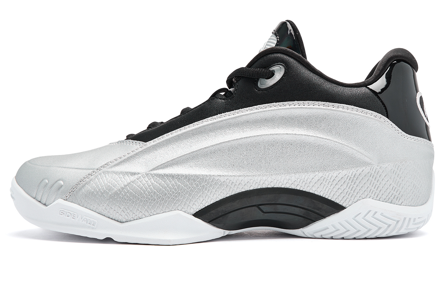 Баскетбольные кроссовки мужские низкие серебристо-черные QIAODAN
Баскетбольные кроссовки мужские низкие серебристо-черные QIAODAN