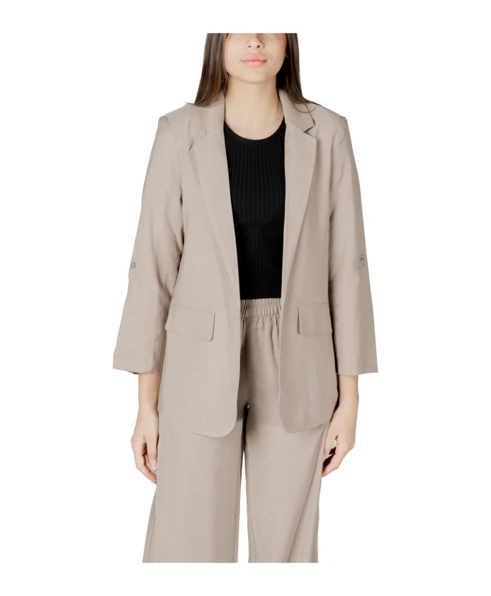 Бежевый блейзер с V-образным вырезом и брюки. Only, бежевый
Бежевый блейзер с V-образным вырезом и брюки. Only, бежевый