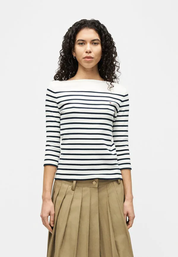 Футболка с вырезом-лодочкой, рукавами три четверти, длинными рукавами. Tommy Hilfiger, Ecru/Dark Night Navy, Синий, Футболка с вырезом-лодочкой, рукавами три четверти, длинными рукавами. Tommy Hilfiger, Ecru/Dark Night Navy
Футболка с вырезом-лодочкой, рукавами три четверти, длинными рукавами. Tommy Hilfiger, Ecru/Dark Night Navy, Синий, Футболка с вырезом-лодочкой, рукавами три четверти, длинными рукавами. Tommy Hilfiger, Ecru/Dark Night Navy