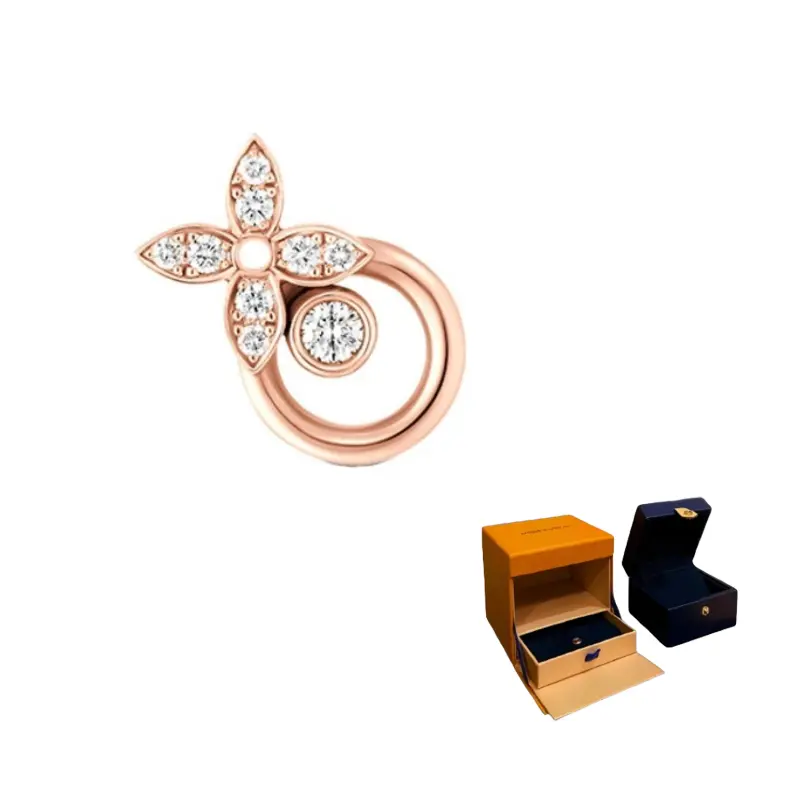 LOUIS VUITTON Серьги Lv Idylle Blossom розовое золото и бриллианты
LOUIS VUITTON Серьги Lv Idylle Blossom розовое золото и бриллианты