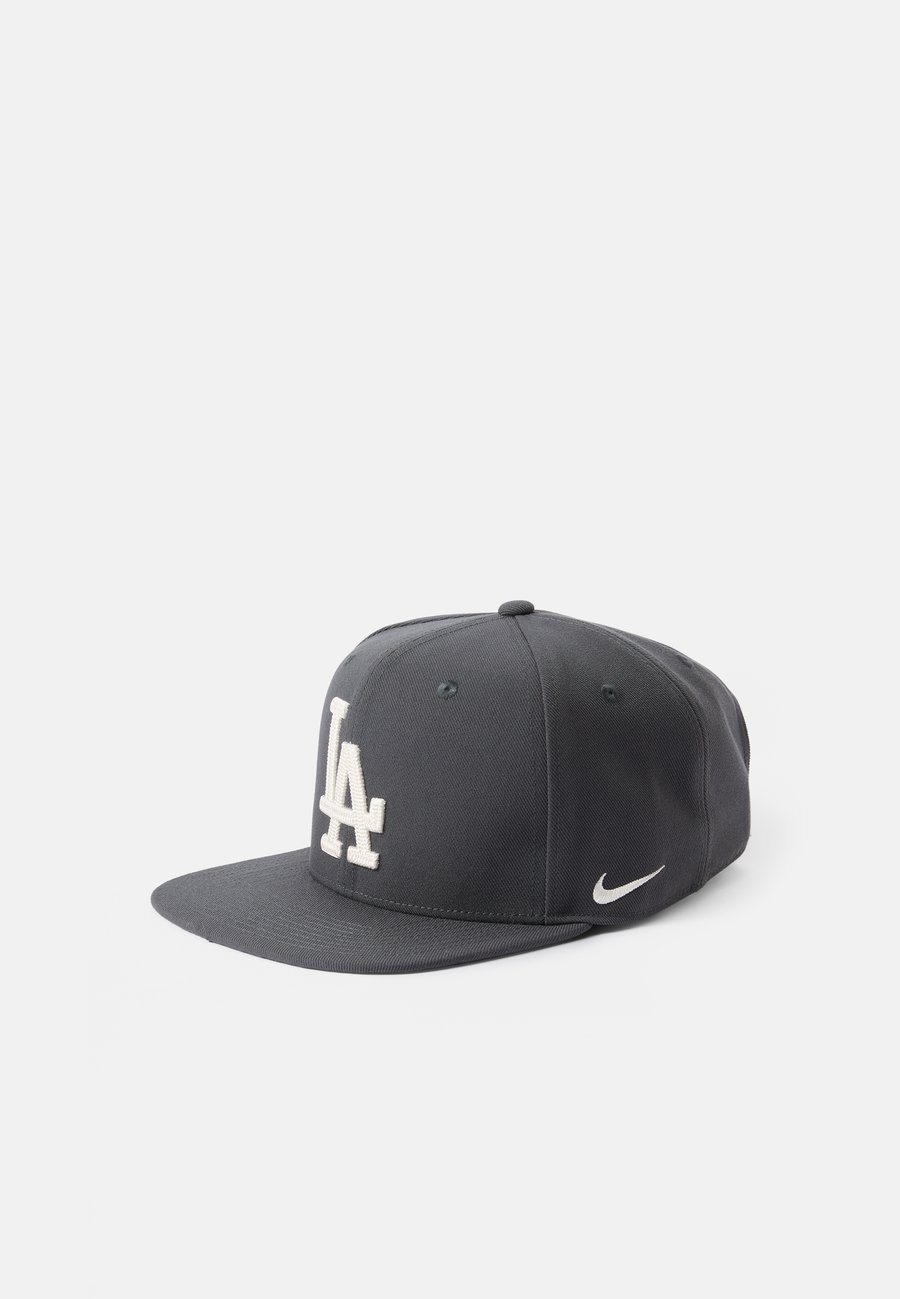 Бейсболка Nike Performance LOS ANGELES DODGERS , Anthracite
Бейсболка Nike Performance LOS ANGELES DODGERS , Anthracite