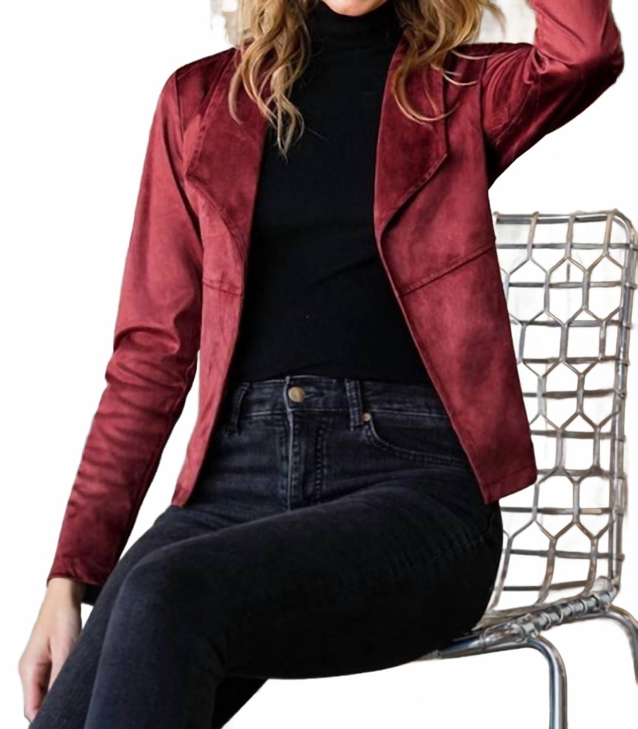 Красная куртка из искусственной замши Waterfall Ninexis
Красная куртка из искусственной замши Waterfall Ninexis