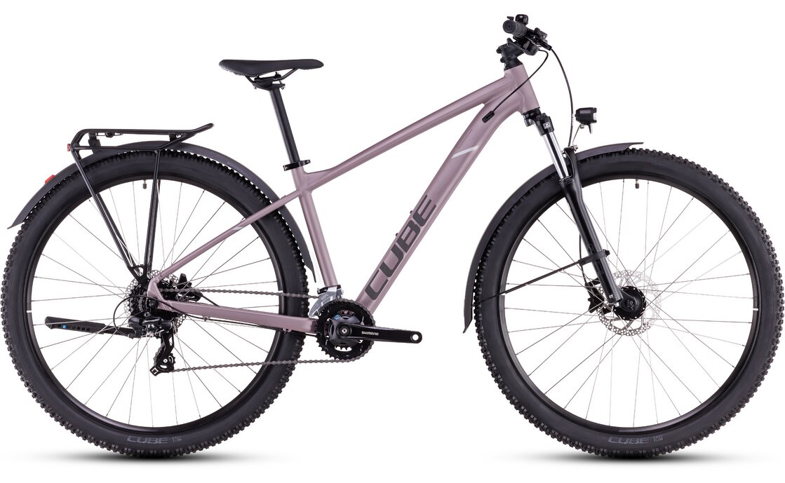 Треккинговый велосипед Cube Aim ONE Allroad - 29 дюймов - Diamant - 2025, цвет Lila|greyishlilac´n´reflect
Треккинговый велосипед Cube Aim ONE Allroad - 29 дюймов - Diamant - 2025, цвет Lila|greyishlilac´n´reflect