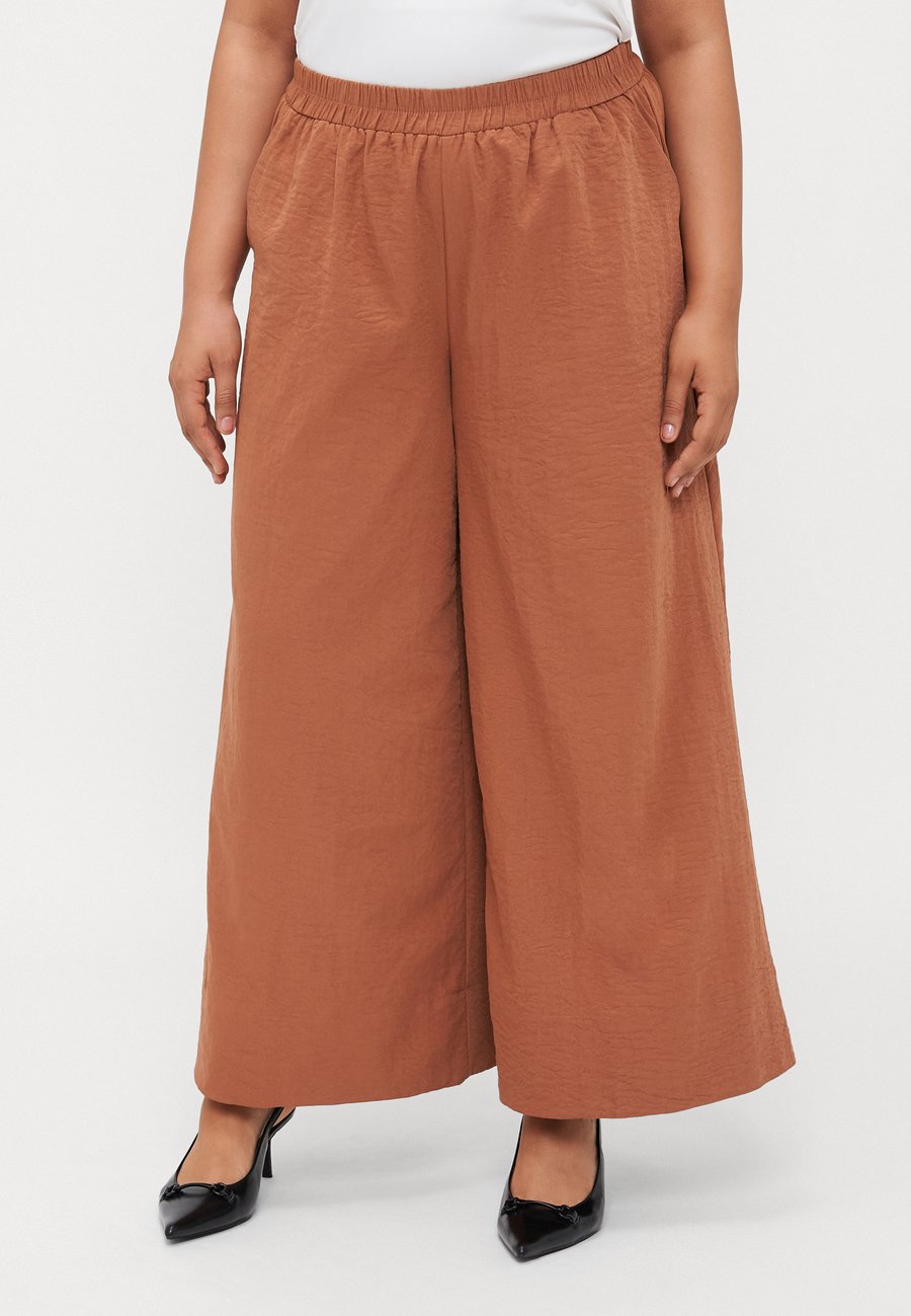 Брюки ONLY Carmakoma CARJUNE , Coconut Shell/Brown
Брюки ONLY Carmakoma CARJUNE , Coconut Shell/Brown