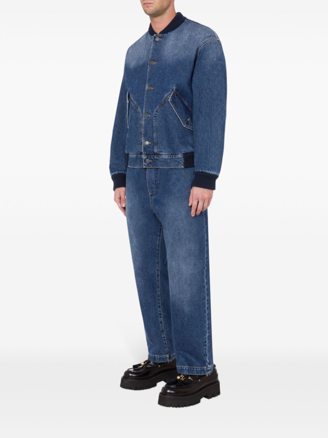 Moschino джинсовый бомбер с нашивкой-логотипом, синий
Moschino джинсовый бомбер с нашивкой-логотипом, синий