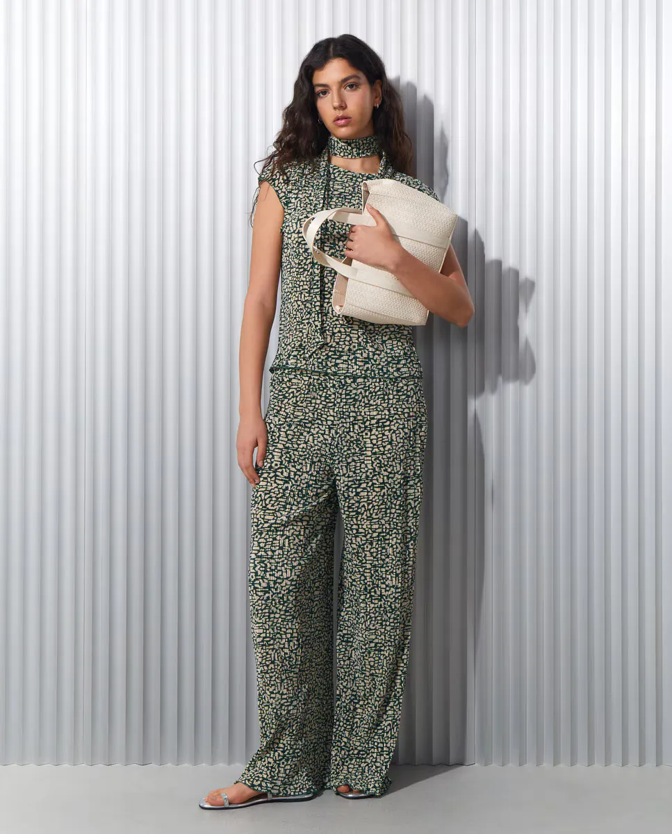 Широкие женские брюки гладкие Easy Wear, зеленый
Широкие женские брюки гладкие Easy Wear, зеленый