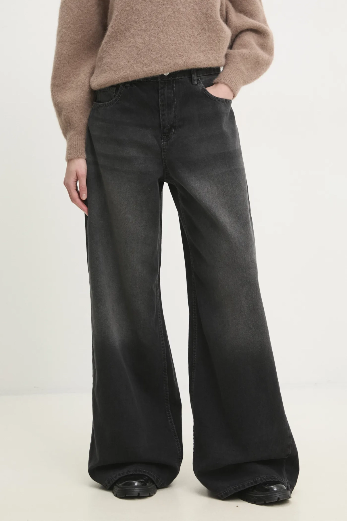 Джинсы Answear Lab, черный
Джинсы Answear Lab, черный