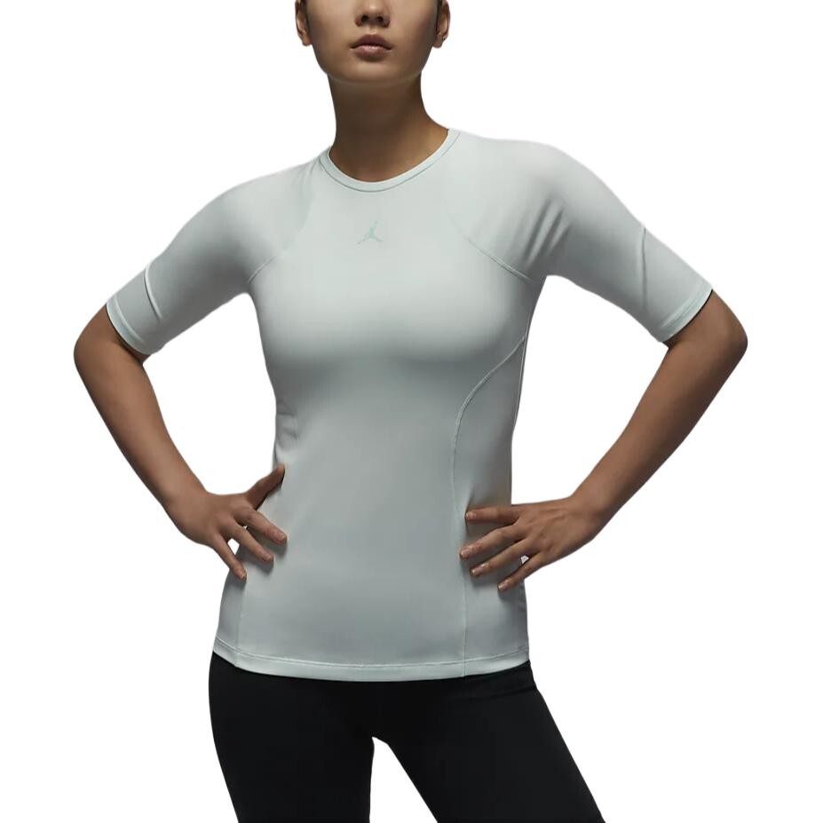 Футболка женская светло-зеленая Nike 
Футболка женская светло-зеленая Nike