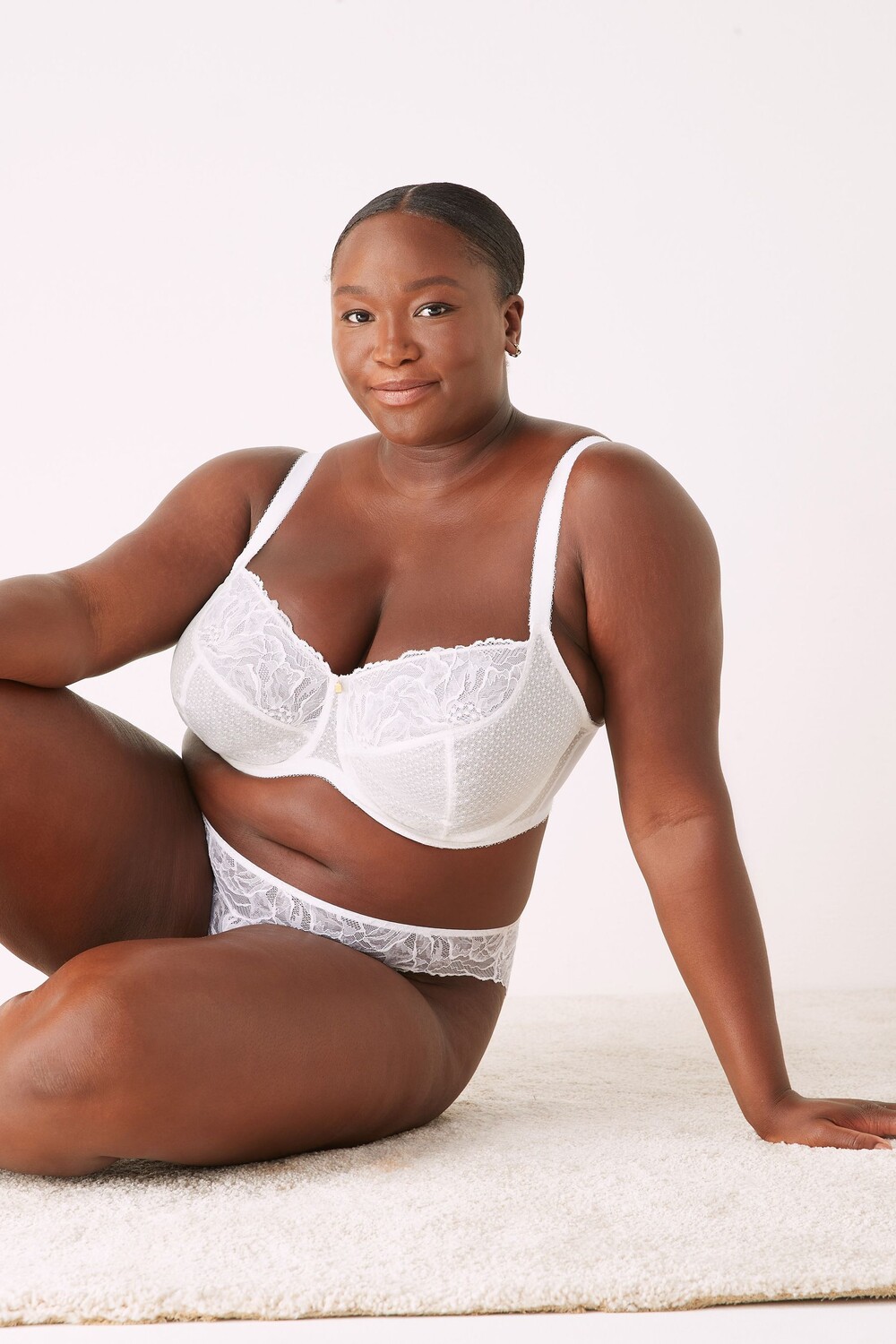 Кружевной бюстгальтер с идеальной поддержкой и чашками fk Next, белый
Кружевной бюстгальтер с идеальной поддержкой и чашками fk Next, белый