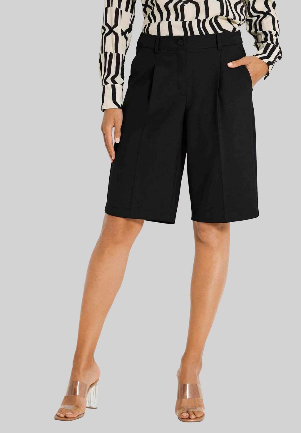 Шорты MADELEINE, черный
Шорты MADELEINE, черный