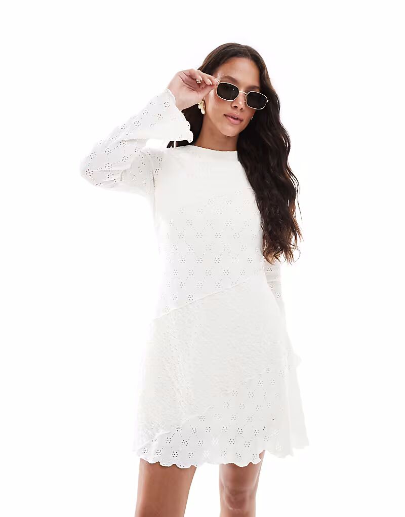 Мини-платье из джерси смешанной фактуры с завязками на спине кремового цвета Miss Selfridge
Мини-платье из джерси смешанной фактуры с завязками на спине кремового цвета Miss Selfridge