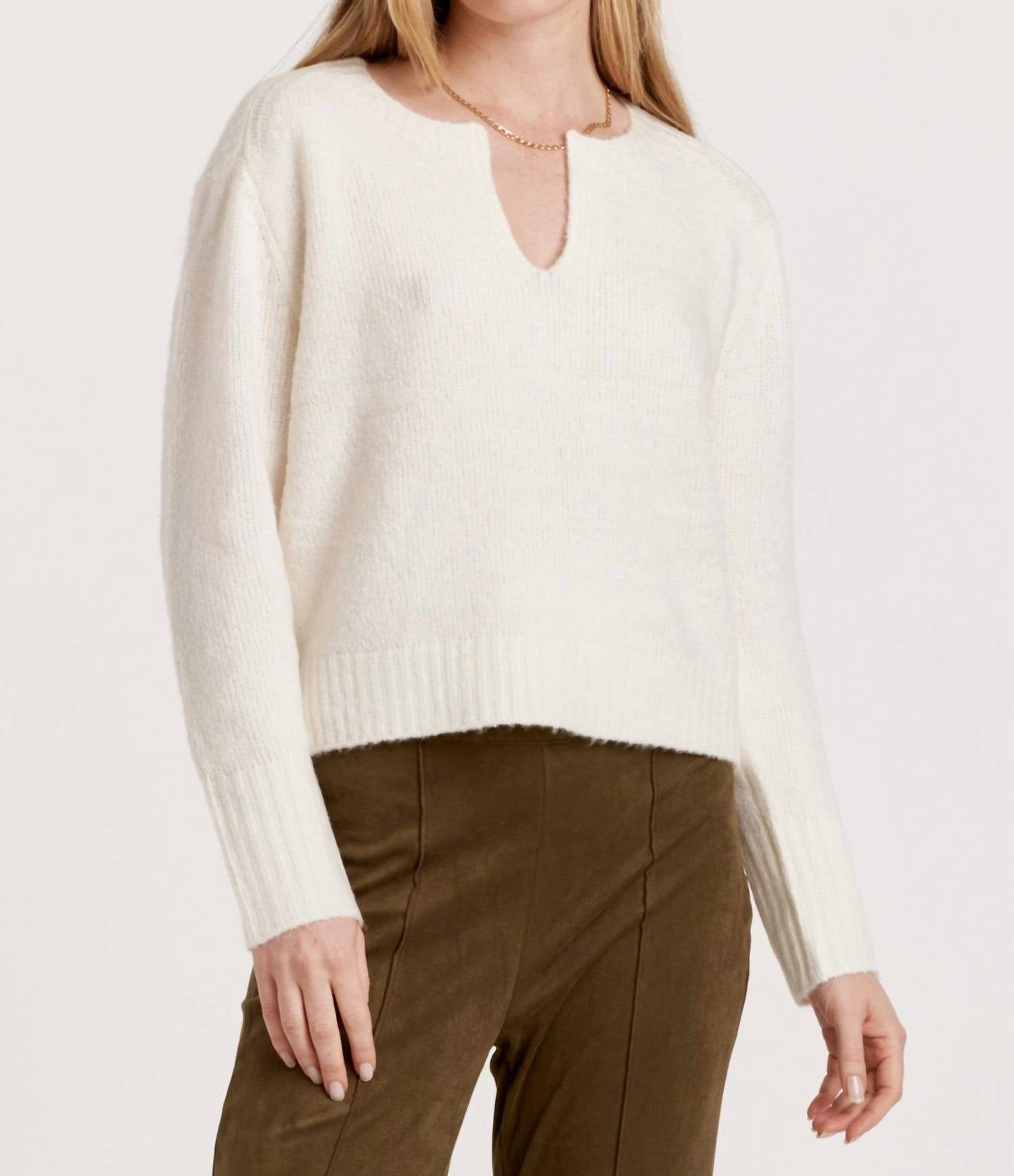 Коралайн Свитер с длинным рукавом и V-образным вырезом в бежевом цвете Another Love
Коралайн Свитер с длинным рукавом и V-образным вырезом в бежевом цвете Another Love