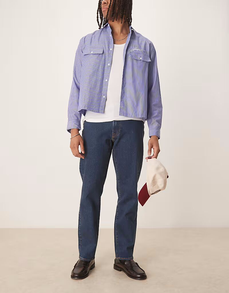 Свободные джинсы Abercrombie & Fitch с пятью карманами светло-голубого цвета 
Свободные джинсы Abercrombie & Fitch с пятью карманами светло-голубого цвета