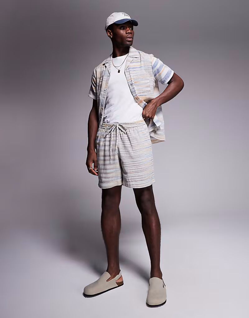 Пляжные шорты South Beach на завязках в нейтральную полоску
Пляжные шорты South Beach на завязках в нейтральную полоску