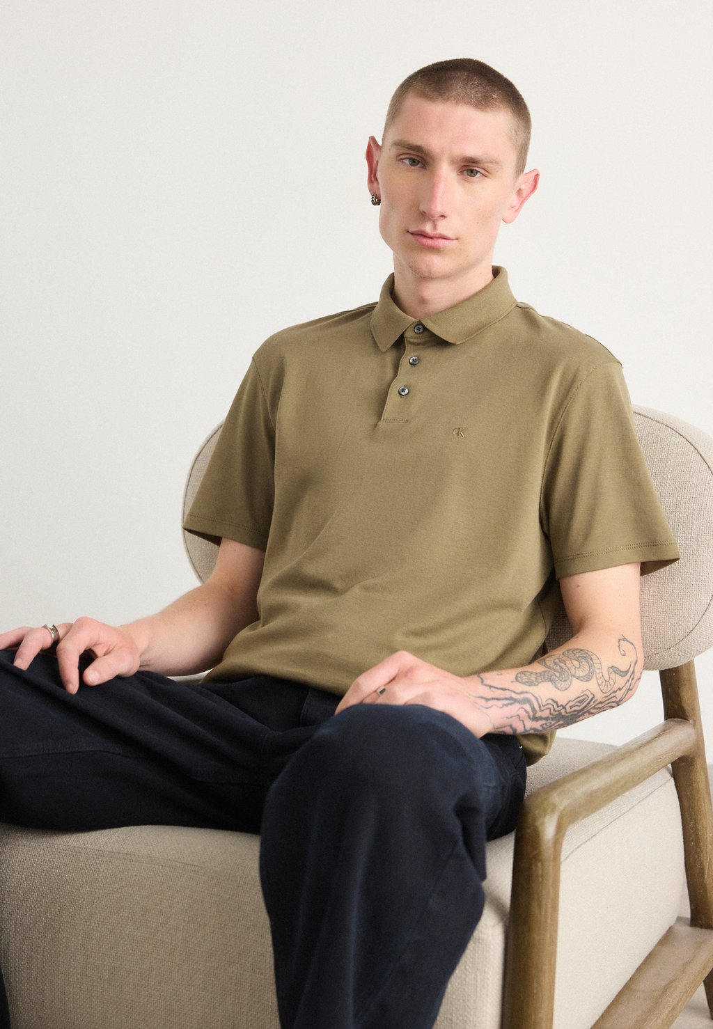 Поло CHEST Calvin Klein, цвет Capers
Поло CHEST Calvin Klein, цвет Capers