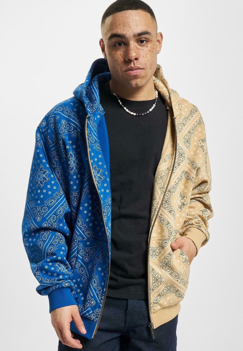 Толстовка на молнии CHEST SIGNATURE PAISLEY BLOCK Karl Kani, песочно-синий белый
Толстовка на молнии CHEST SIGNATURE PAISLEY BLOCK Karl Kani, песочно-синий белый