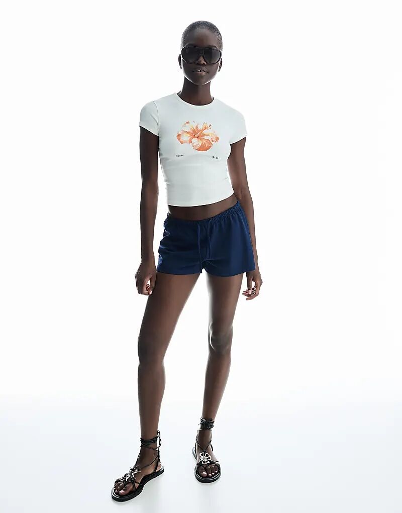 Мягкие шорты Bershka темно-синего цвета
Мягкие шорты Bershka темно-синего цвета