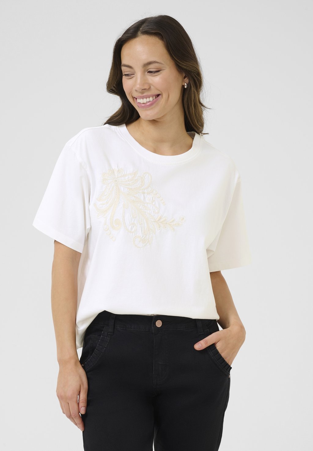 Базовая футболка CRLEONA Cream, белый
Базовая футболка CRLEONA Cream, белый