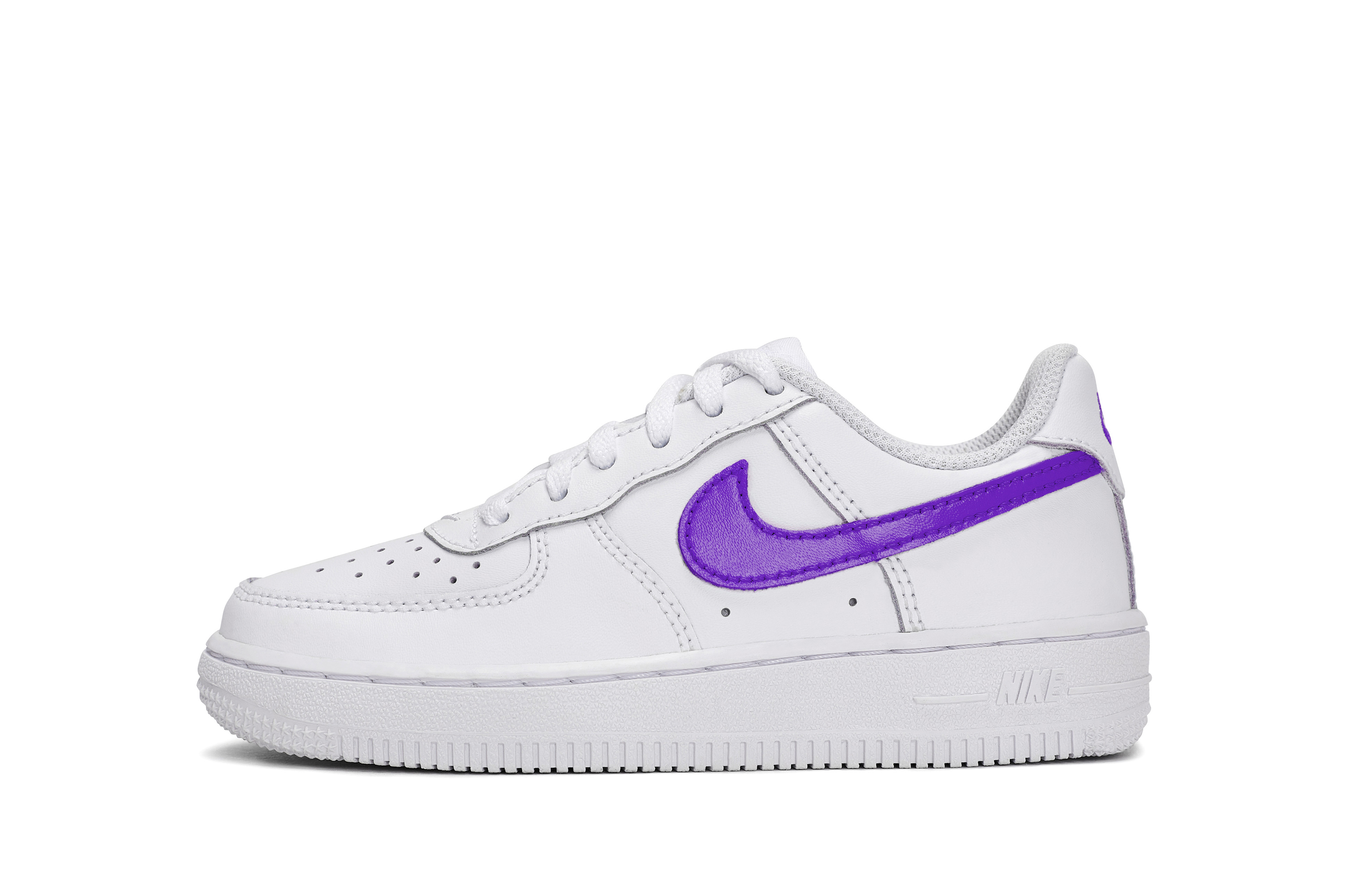 Детские кроссовки для скейтбординга Air Force 1 LE с противоскользящим износостойким верхом для детей от 3 до 7 лет Nike, белый/фиолетовый
Детские кроссовки для скейтбординга Air Force 1 LE с противоскользящим износостойким верхом для детей от 3 до 7 лет Nike, белый/фиолетовый