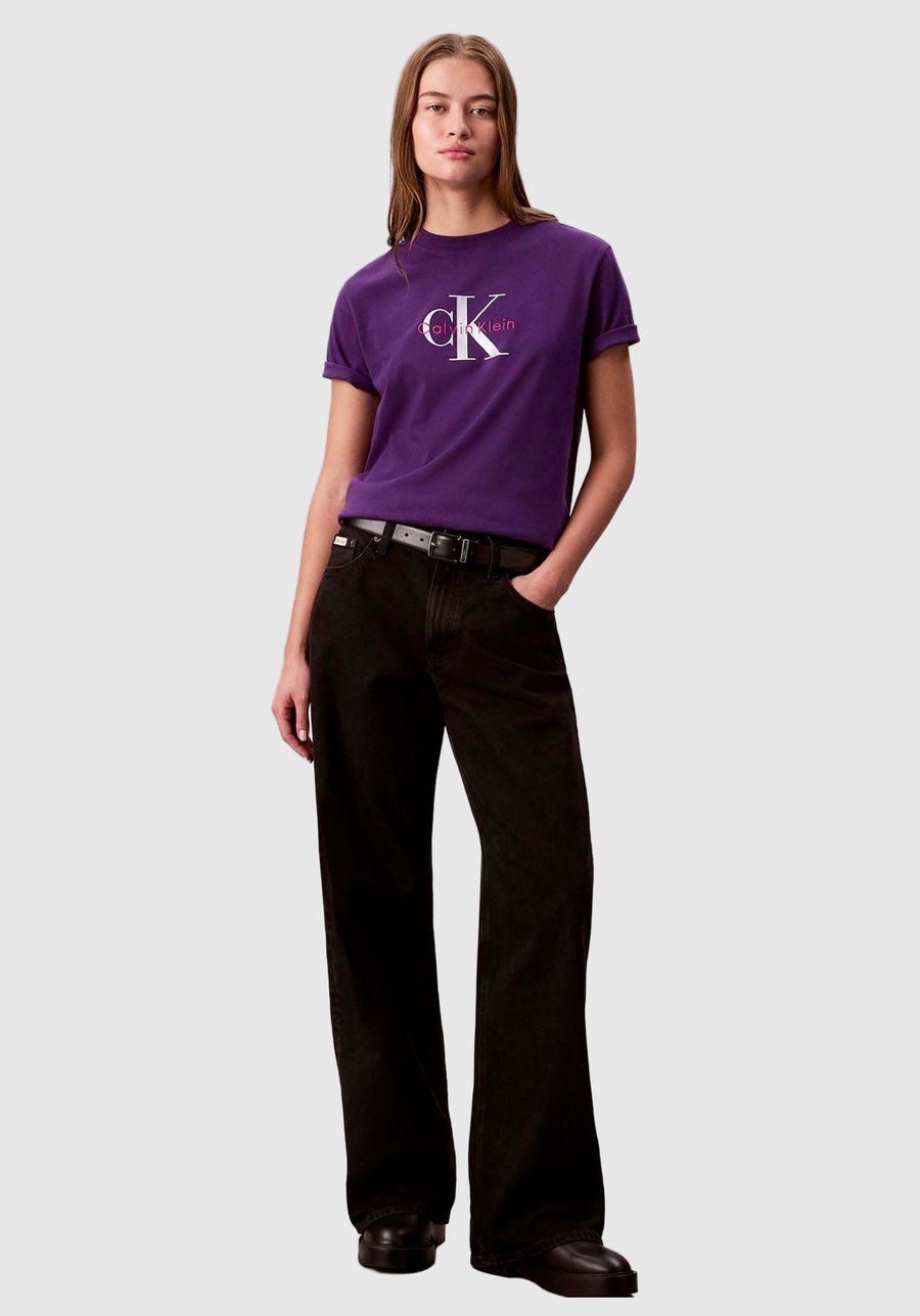 Футболка Calvin Klein HERO SS CLASSIC MONO, Acai/Purple, Фиолетовый, Футболка Calvin Klein HERO SS CLASSIC MONO, Acai/Purple
Футболка Calvin Klein HERO SS CLASSIC MONO, Acai/Purple, Фиолетовый, Футболка Calvin Klein HERO SS CLASSIC MONO, Acai/Purple