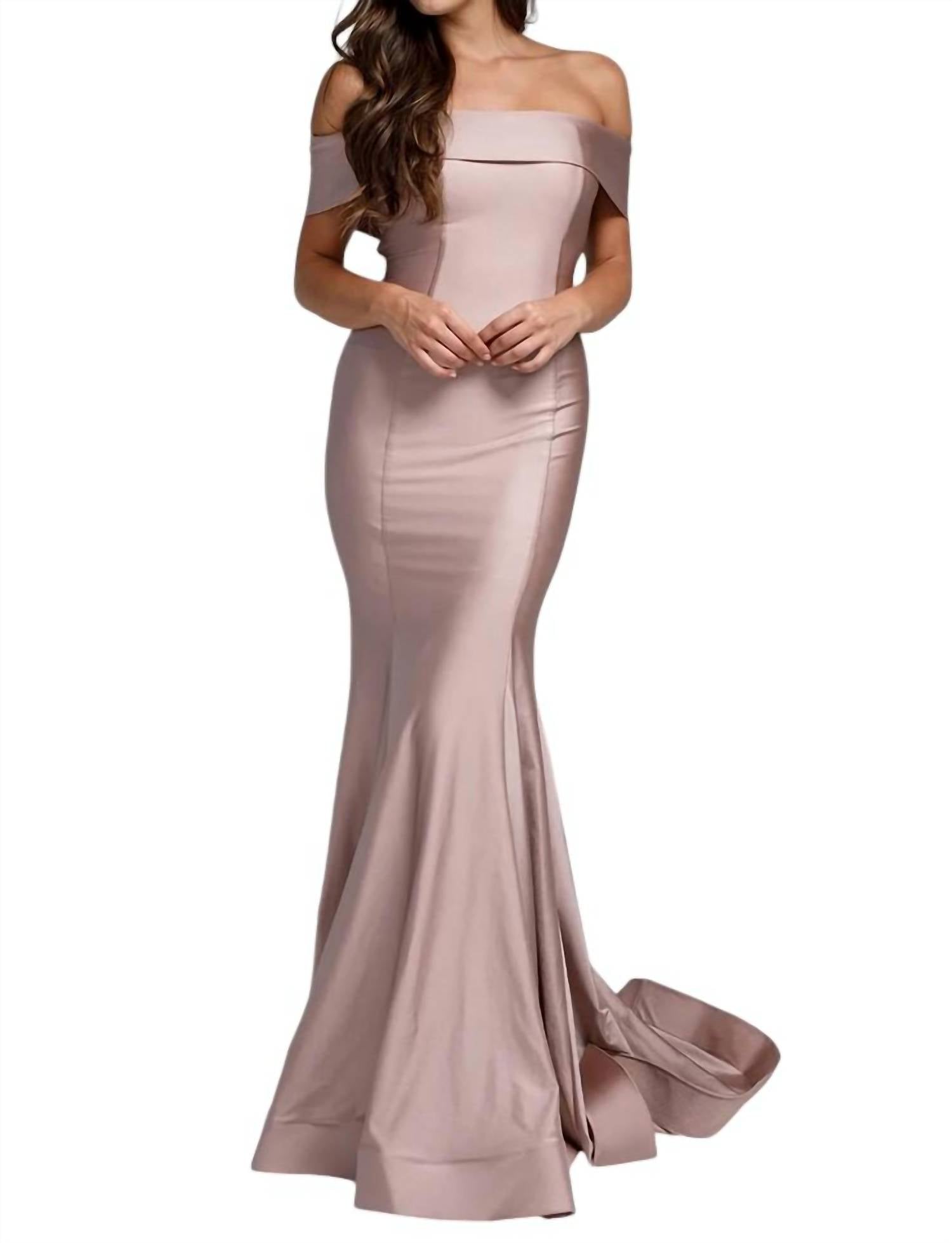 Платье-русалка с открытыми плечами цвета пыльной розы Amelia Couture, цвет dusty rose
Платье-русалка с открытыми плечами цвета пыльной розы Amelia Couture, цвет dusty rose