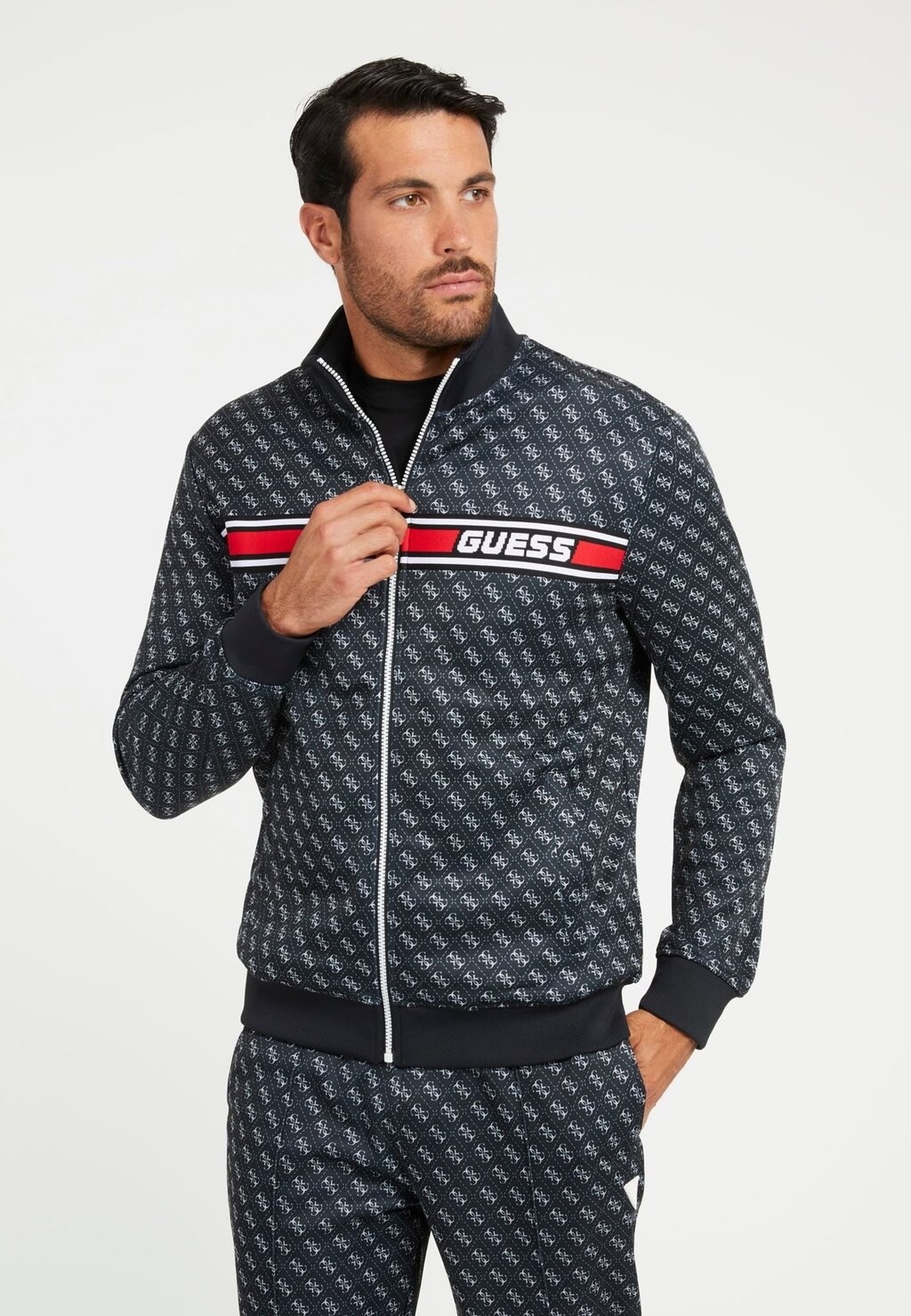 Толстовка на молнии Allover Logo Guess, цвет schwarz
Толстовка на молнии Allover Logo Guess, цвет schwarz