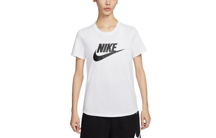 Женская футболка с логотипом Sportswear Essentials белая Nike 
Женская футболка с логотипом Sportswear Essentials белая Nike