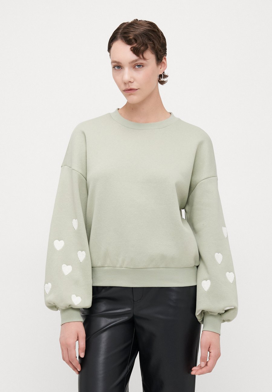 Толстовка ONLY Tall ONLMACY O NECK BOX, Desert Sage/Cloud Dancer/Taupe
Толстовка ONLY Tall ONLMACY O NECK BOX, Desert Sage/Cloud Dancer/Taupe