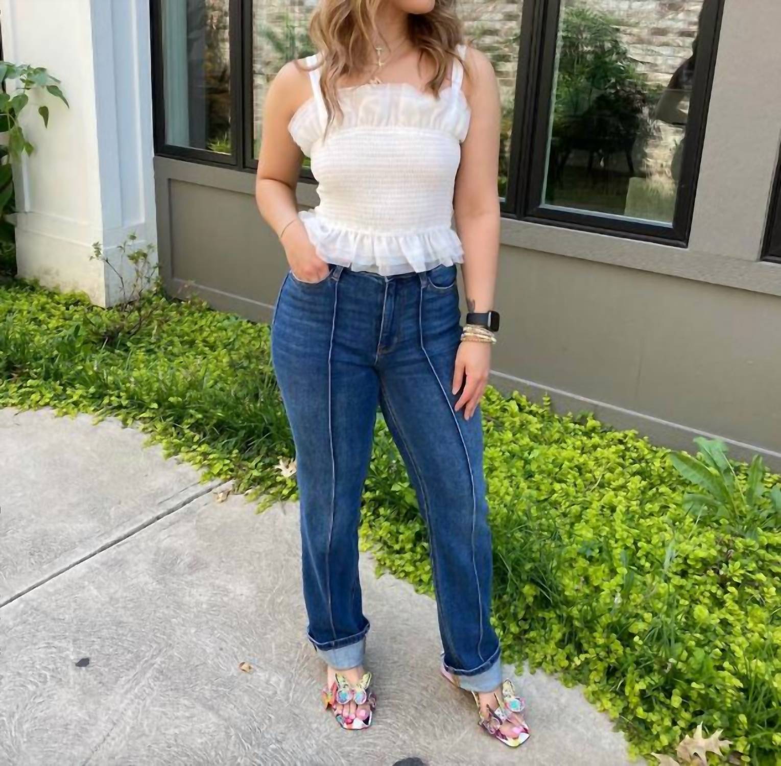 Прямые брюки с отделкой передним швом и манжетами в темном цвете Judy Blue, цвет dark
Прямые брюки с отделкой передним швом и манжетами в темном цвете Judy Blue, цвет dark