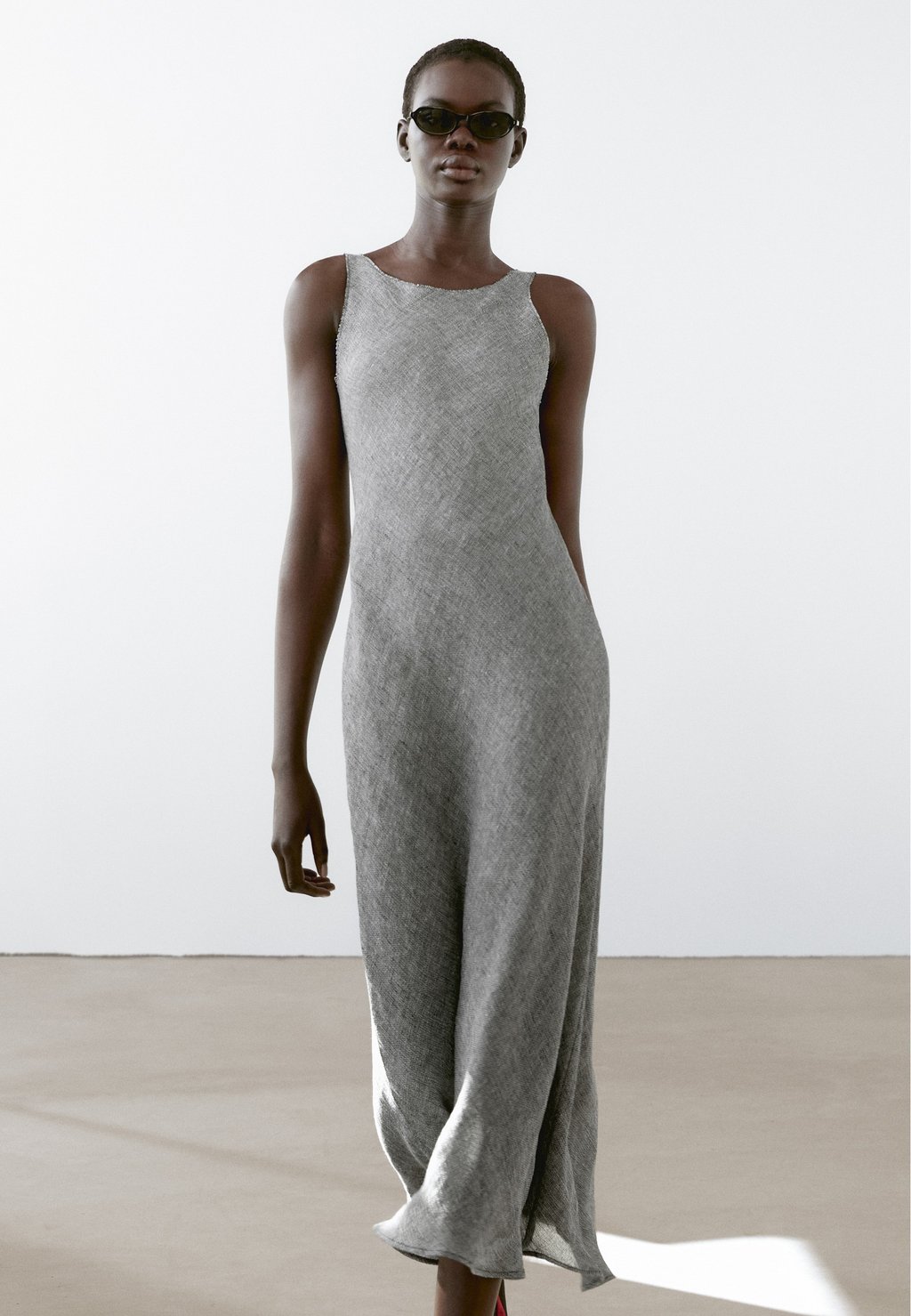 Повседневное платье MIDI Massimo Dutti, серый
Повседневное платье MIDI Massimo Dutti, серый